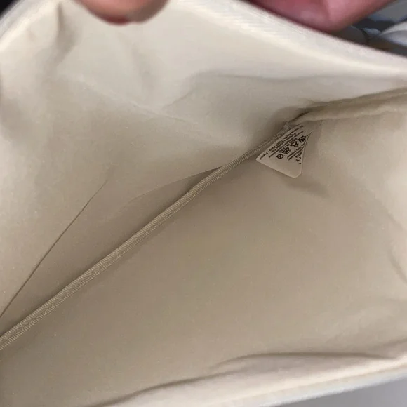 Dior Beauty Pouch - Picture 12 of 12